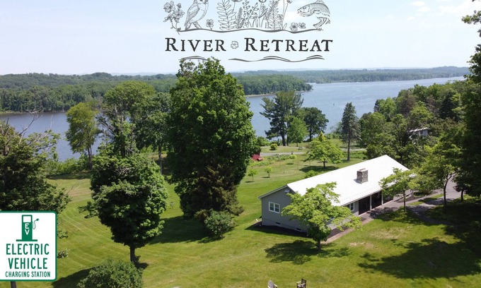 Coxsackie House | Hudson River Retreat- Spectacular Views- Pet friendly🐕 Wheelchair Accessible♿