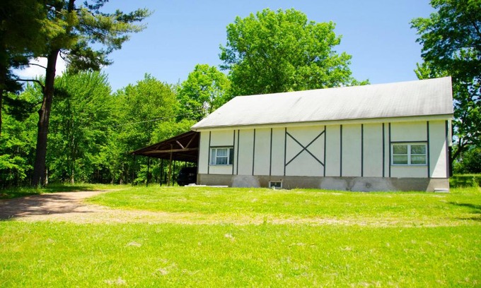 Hopewell Junction Ski Chalet | Hudson Valley Farmhouse on 4 acres, pets allow
