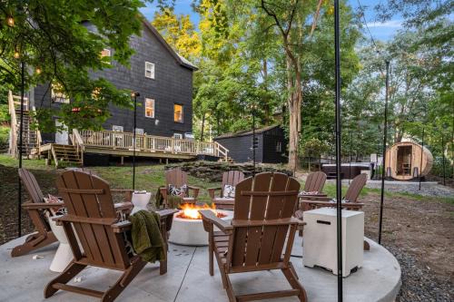 Philmont House | Hudson Valley Hot Tub Sauna Fire Pit Games