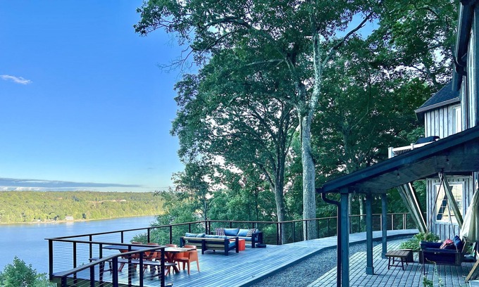 Town of Lloyd House | Hudson Valley Retreat with sweeping views