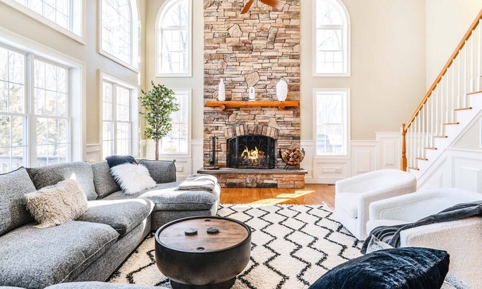 Hopewell Junction House | Hudson Valley getaway: hot tub/pool/home office/family friendly/75 min from NYC