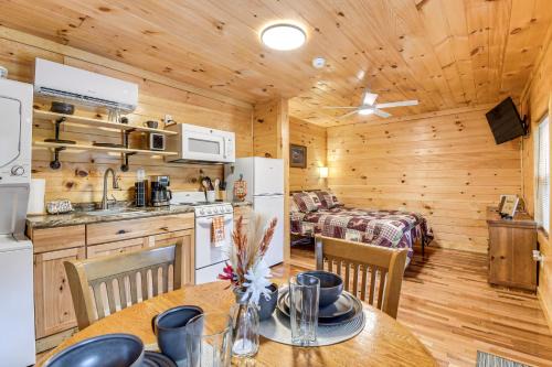 Beattyville Apartment | Hudsons Hideaway Cabin on Creek in Beattyville!