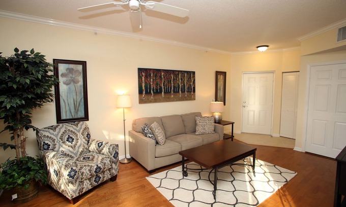 Palm Beach Gardens Apartment | Huge 1 Bedroom (6 Month lease Min.)
