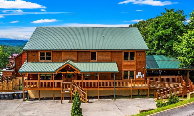 Gatlinburg - Pigeon Forge Cabin | Huge 12-Bedroom Lodge w/Pool & Theater, Sleeps 56