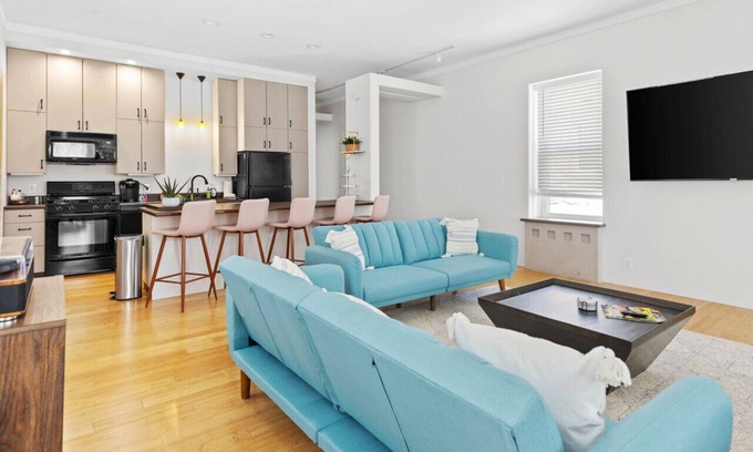 St. Charles Apartment | HUGE 2 bedroom unit on Main Street