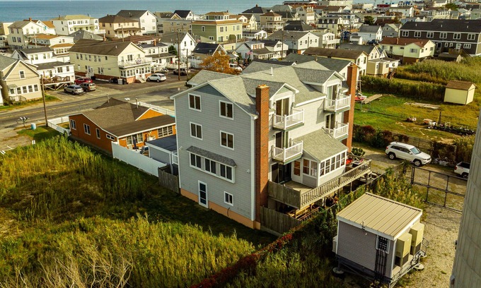 Salisbury Beach House | Huge 3BR, 3Bath, 2000 sqft. short walk to beach