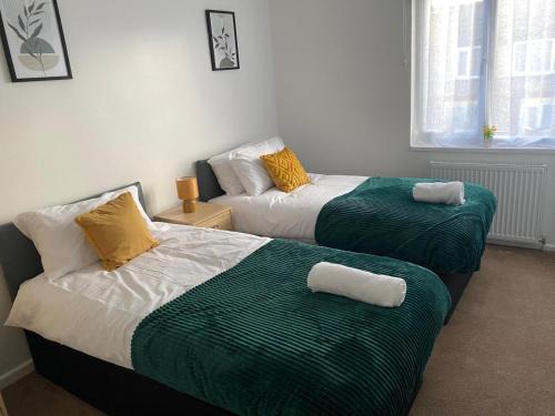 Harlow House | Huge 3BR House in Harlow