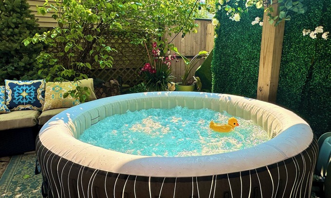 West Town Villa | HUGE! 3BR Private Home+Garage+360° Roof Deck+Hot Tub+EV+Sleeps 12
