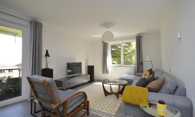 Merchiston House | Huge 4 bed apartment with balcony