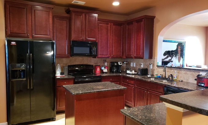 Langley House | Huge 5 Bdrm Home Minutes To Downtown Augusta, Georgia.