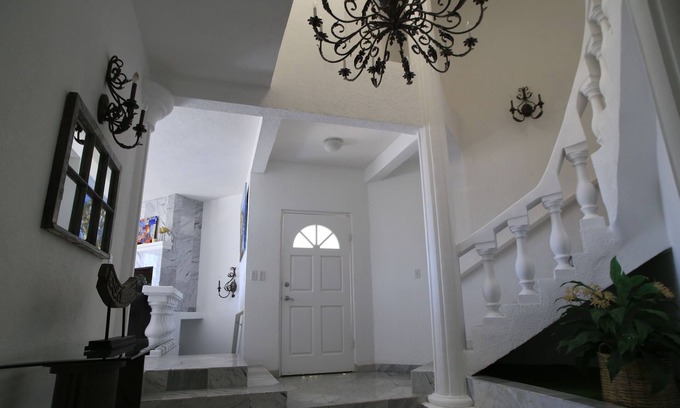 Las Gaviotas House | Huge 5 Bedroom 5 bath with awesome view of surf point