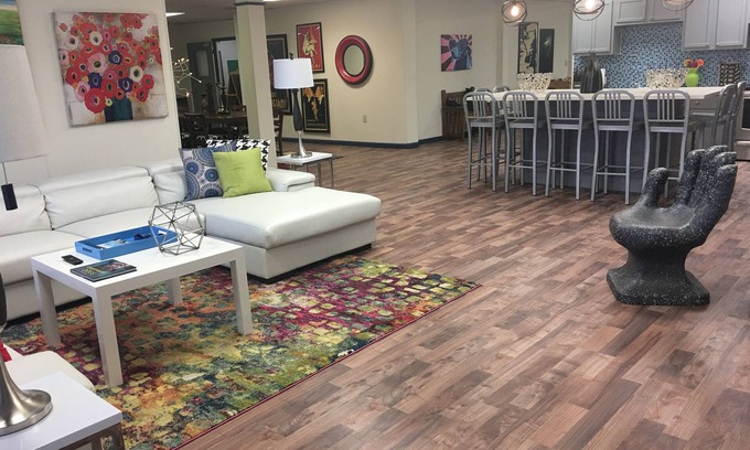 Downtown Memphis Condo | HUGE 5000 sqft condo - 2 blocks Beale, 10 beds 2king & 8queen, 3 bath, prkng lot