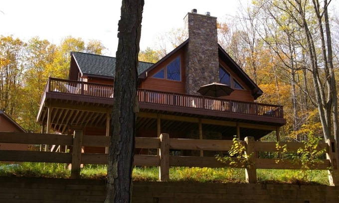 Greentown House | *HUGE 5000SF* Lake Wallenpaupack 250FT Lakefront,Beach Sleeps 12 +Boats included