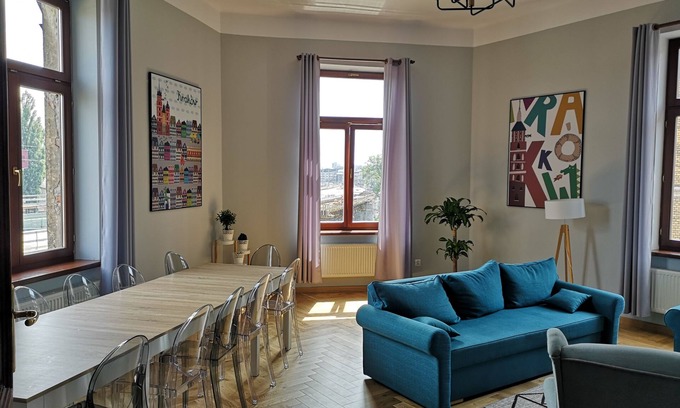 Stare Miasto Apartment | Huge and cosy 5 bedroom-apartment with living room and 3 bathrooms, City centre