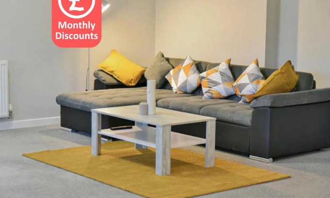 Ipswich Apartment | Huge Apartment - 2 Bathrooms - Central Ipswich