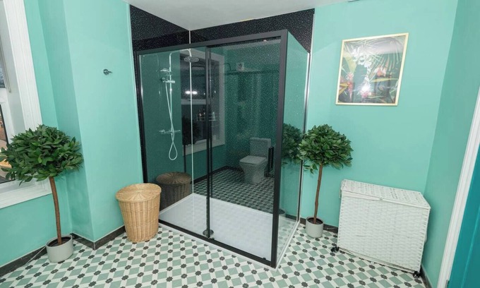 Scarborough Apartment | Huge Apartment with Stunning Views - On the Beach!