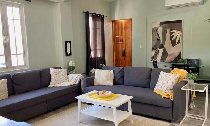 Miramar House | Huge Balcony ~ Miramar White House 3 bed