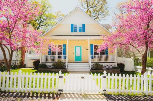 North Beach House | Huge Beach Bungalow- Yard, Beach Pass, King Beds