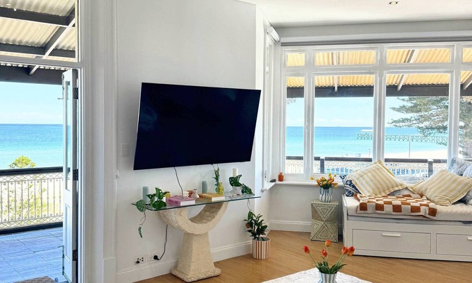 Henley Beach Apartment | Huge Beachfront Wrap-Around Balcony With Pool, Gym, Sauna!