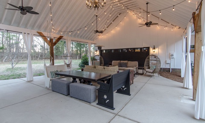 Mint Hill House | Huge Charlotte Farmhouse Villa 25 minutes from downtown!