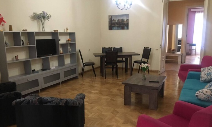 Vera Apartment | Huge, charming apartment in the heart of the city