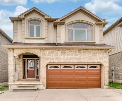 Highland West House | Huge Family home sleeps 10 with 3 parking spots