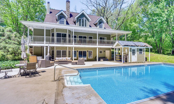La Porte House | Huge Family Home w/Pool - 13 Mi to Lake Michigan!