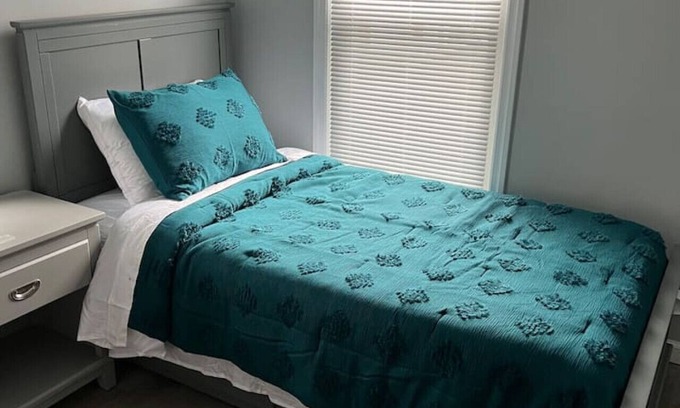 Belleville House | Huge Family House 12 miles to NYC/4Bath/Parking