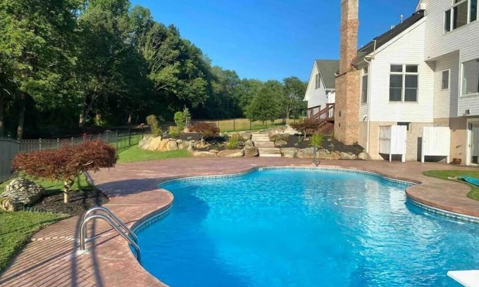 Changewater House | Huge family or group friendly home with many activities to keep everyone busy.
