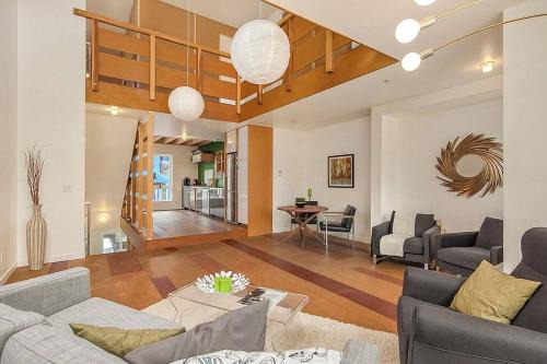 Squire Park House | Huge & fun artist's loft - 5 levels!