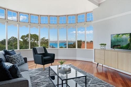 Cremorne Apartment | Huge Harbour View Apartment In Historic Home