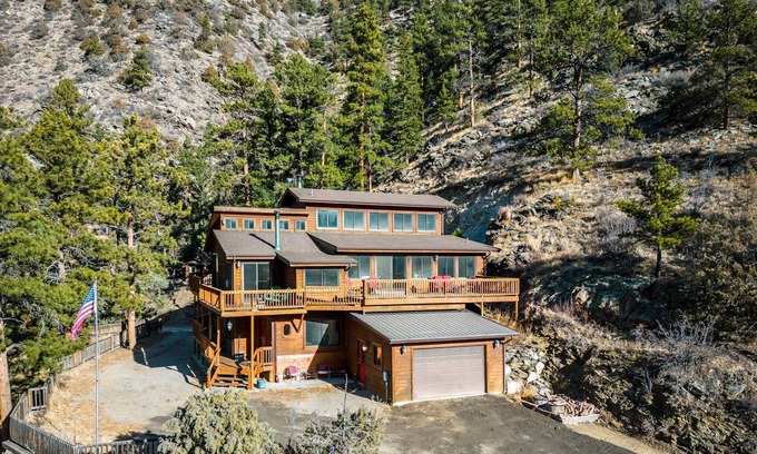 Drake House | HUGE Home near Estes Park and Rocky Mountain National Park