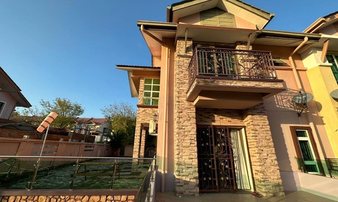 Kota Kinabalu House | Huge Homestay in Town! Can fit 15-20 pax