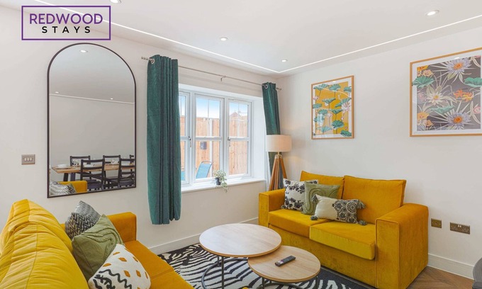 Rushmoor District House | Huge House, Contractors/Families, 2X Free Parking