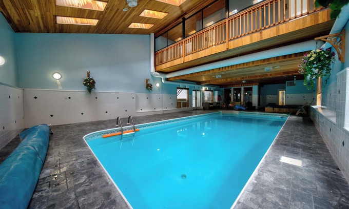 Surrey Newton House | HUGE HOUSE Sleeps 22 Indoor Pool/hottub/gym/sauna/basketball court/play ground/