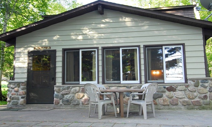 Hayward House | Huge Lake view- Sleeps 8-On Lake Chippewa in Hayward WI. 4 bedrooms and 2baths