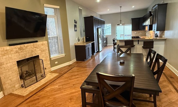 Bronzeville House | Huge Limestone SFH/McCormick
