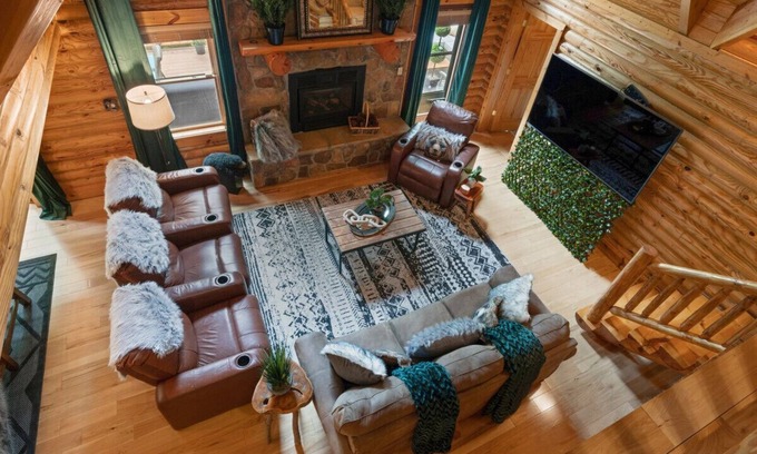 Skyland Cabin | HUGE Mtn Cabin Sleeps 16+ w/views