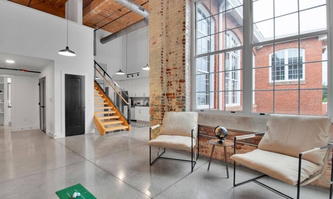 Judson Apartment | Huge, Open Loft | Arts District | 5 mins to DT GVL