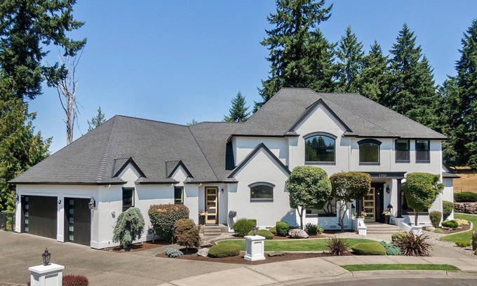 Puyallup House | Huge Pacific Northwest entertaining home 30 minutes from SeaTac Airport!