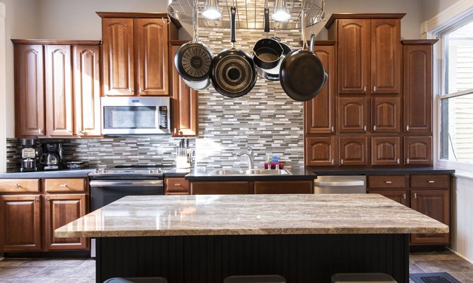 Highlands House | Huge Remodeled Home, Walk to Everything! 5 bedrooms/5 baths with patio and grill