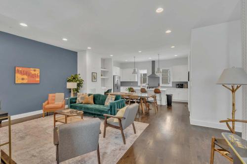 Nashville House | Huge Rooftop 5 Mins to dwtn Sleeps 12