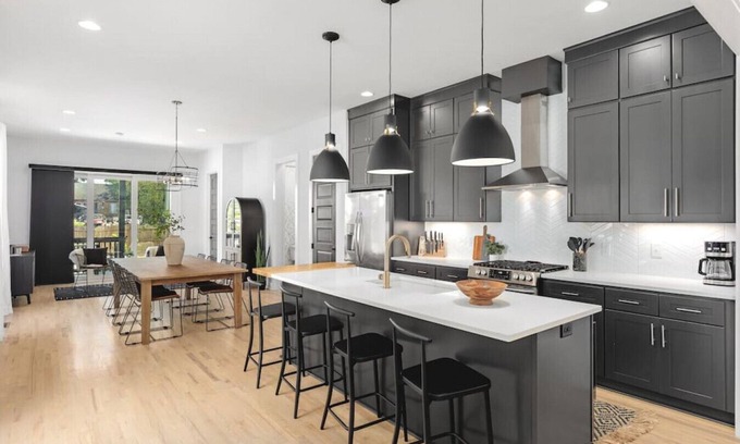 Cleveland Park House | Huge Rooftop Patio at this Stunning Spacious House