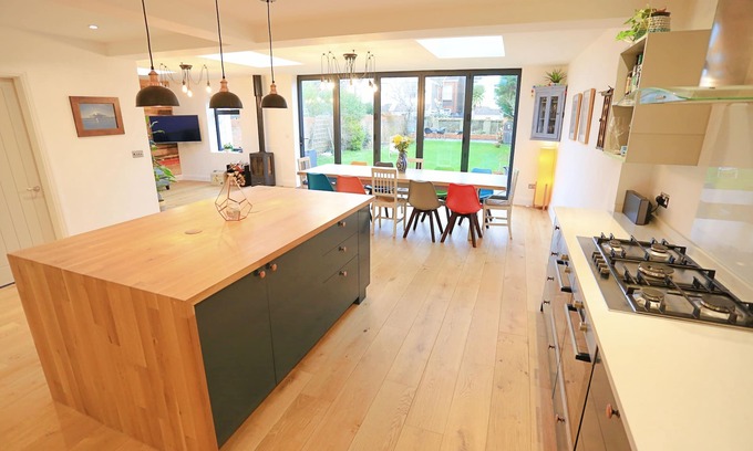 Hove House | Huge seaside house with parking and garden