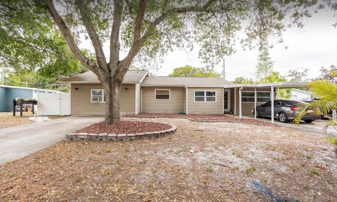 Meadowlawn Apartment | HUGE UPDATED & CLEAN Studio Apartment, Downtown & Beaches Nearby!