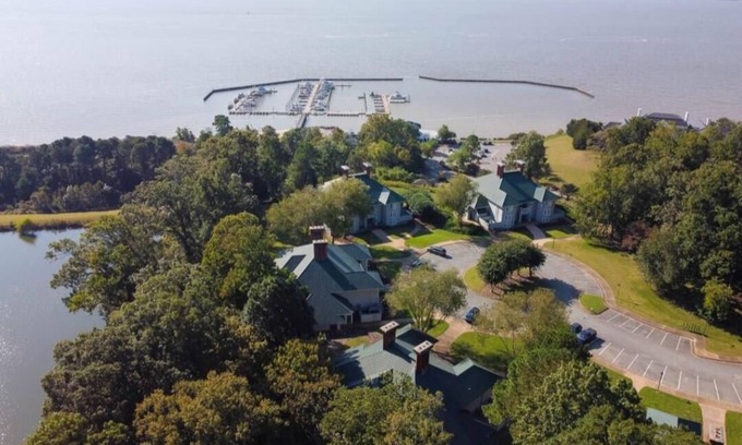 Lackey House | Huge water view 2/2 condo in "Kingsmill on the James"