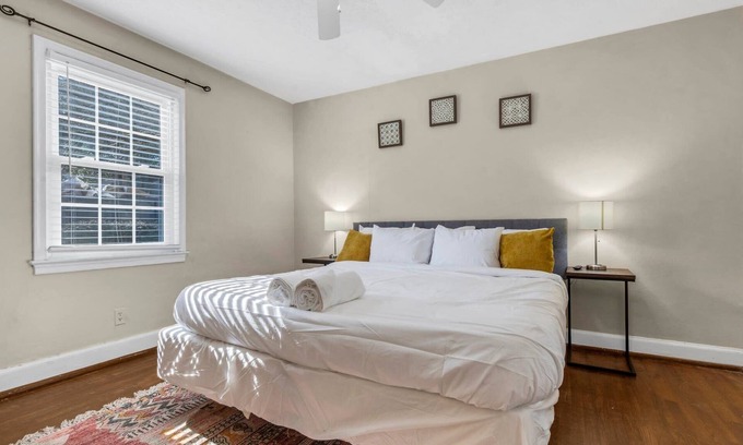 Terry Sanford House | Huge Yard & Central Location! Maverick's Getaway