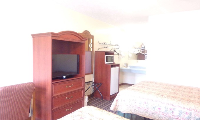 Warren Hotel | Huggy Bear Motel