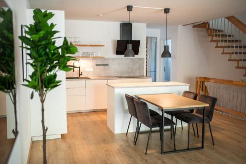 Schonberg Apartment | HUGOS Design Apartment am Waldrand - ruhig & modern