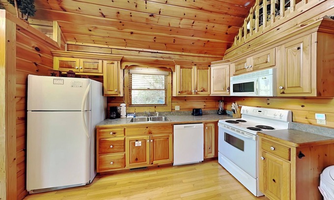 Black Bear Falls Cabin | Hugs 'N Kisses